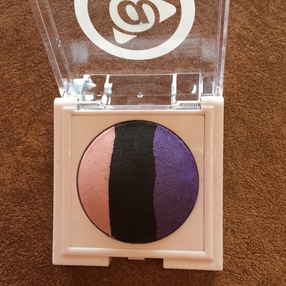 New Mary Kay Eyeshadow at Play Baked Eye Trio - Picture 2 of 4